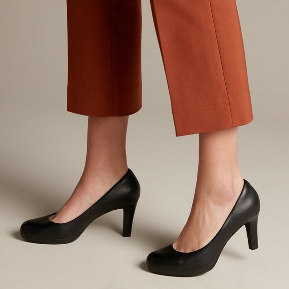 Clarks Black Leather Pumps NWT